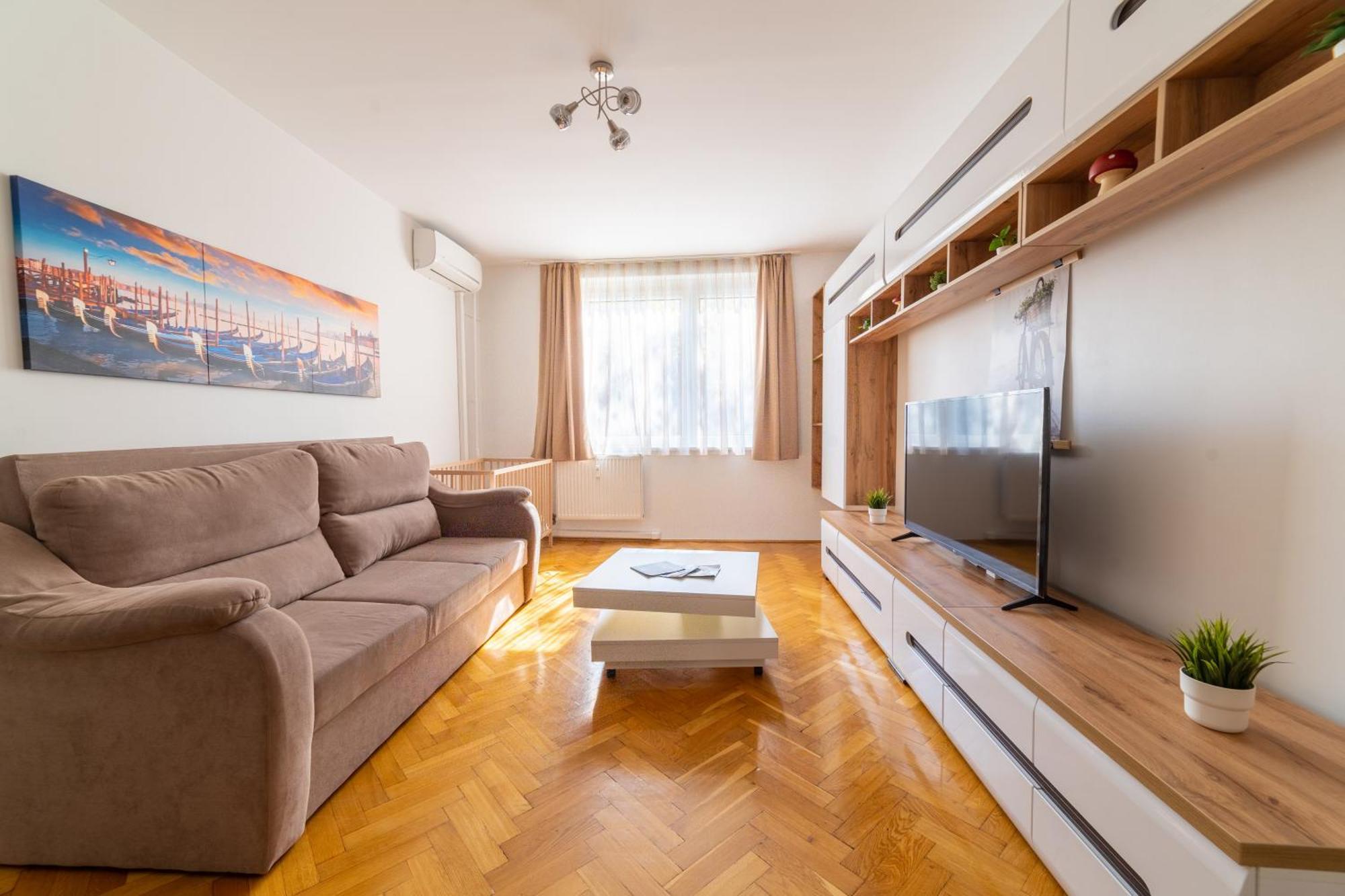 Comfort 14 -- Stylish City Apartment Netflix, Wi-Fi & Parking Miszkolc Zewnętrze zdjęcie