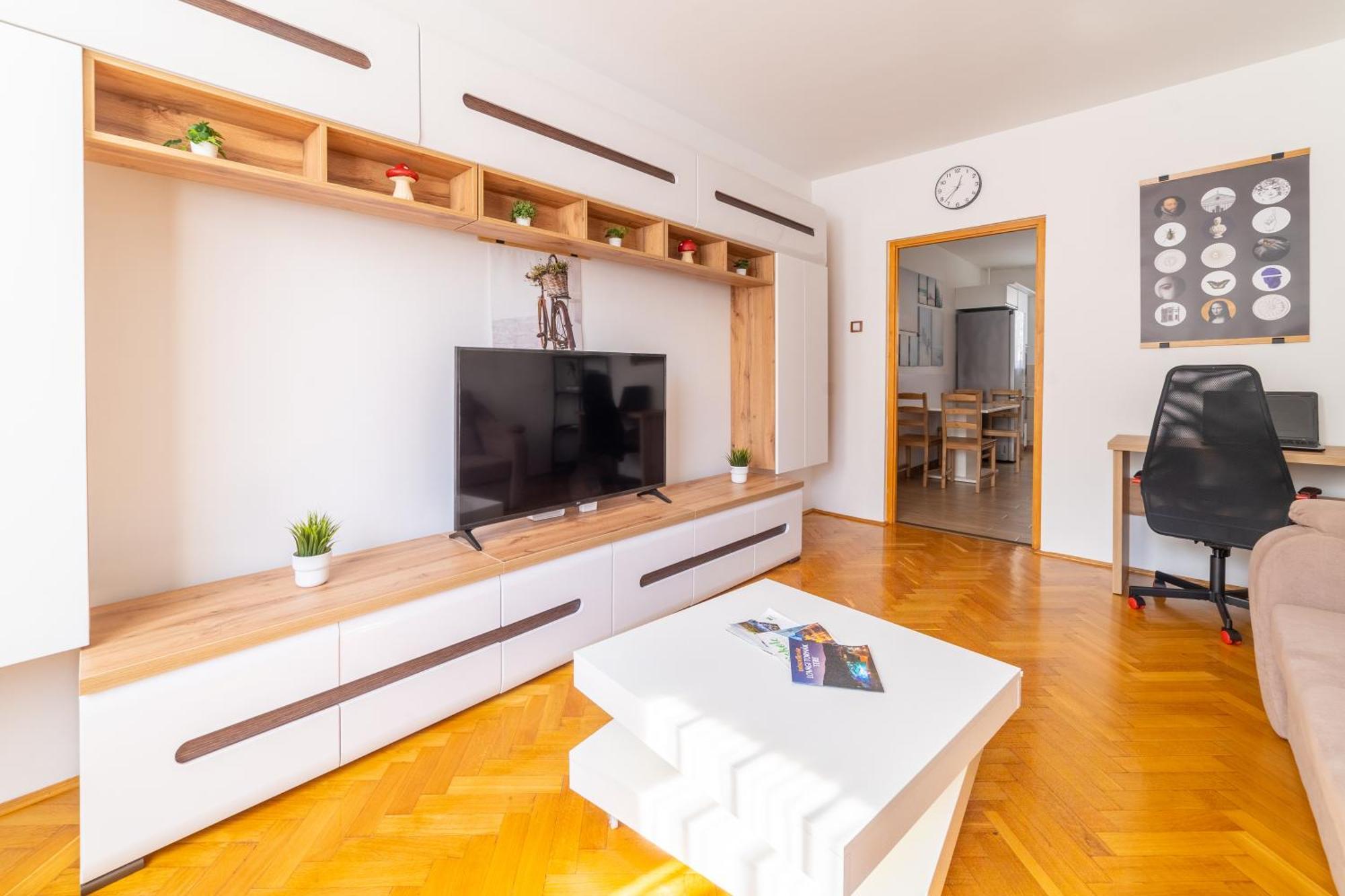 Comfort 14 -- Stylish City Apartment Netflix, Wi-Fi & Parking Miszkolc Zewnętrze zdjęcie